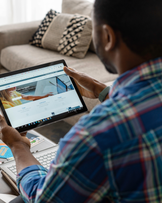 Suivez le Groupe ESSIA sur Linkedin